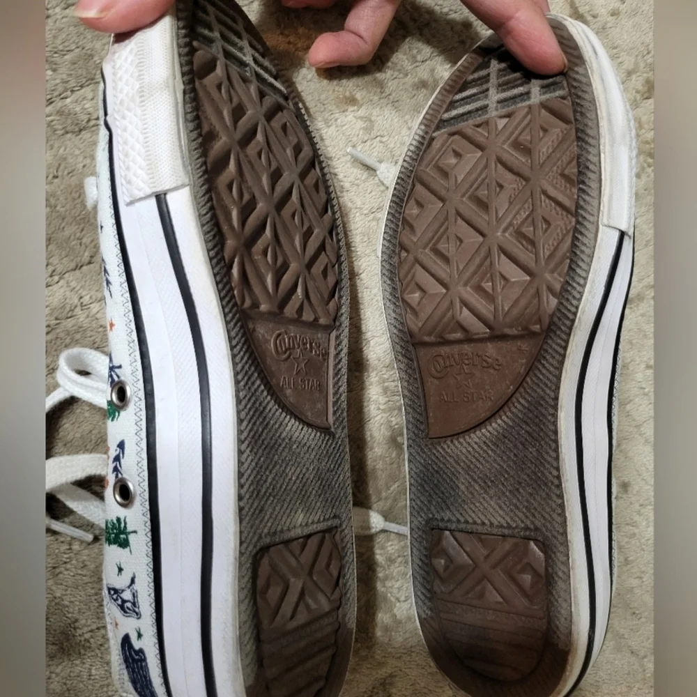 Converse Kids White and Orange Graphic/Camp Sneakers Size 2.5‎